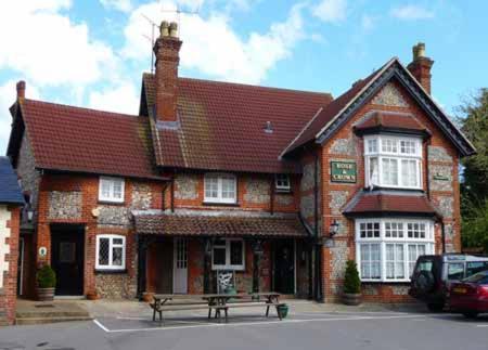 Готель The Rose & Crown Bulford Екстер'єр фото